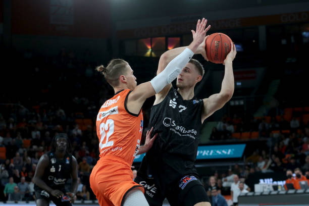 的凌空抽射 的凌空抽射