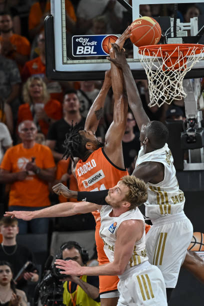 欧冠名额而 欧冠名额而